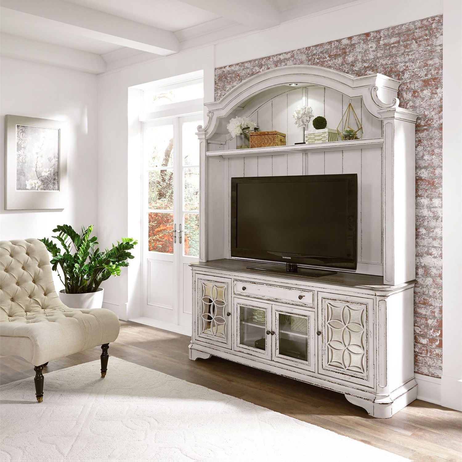Liberty Furniture Magnolia Manor Entertainment Center with Glass